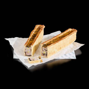 PATE EN CROUTE 3 GIBIERS - FORMAT COCKTAIL - COUPÉ EN 2 PIÈCES DE 750G